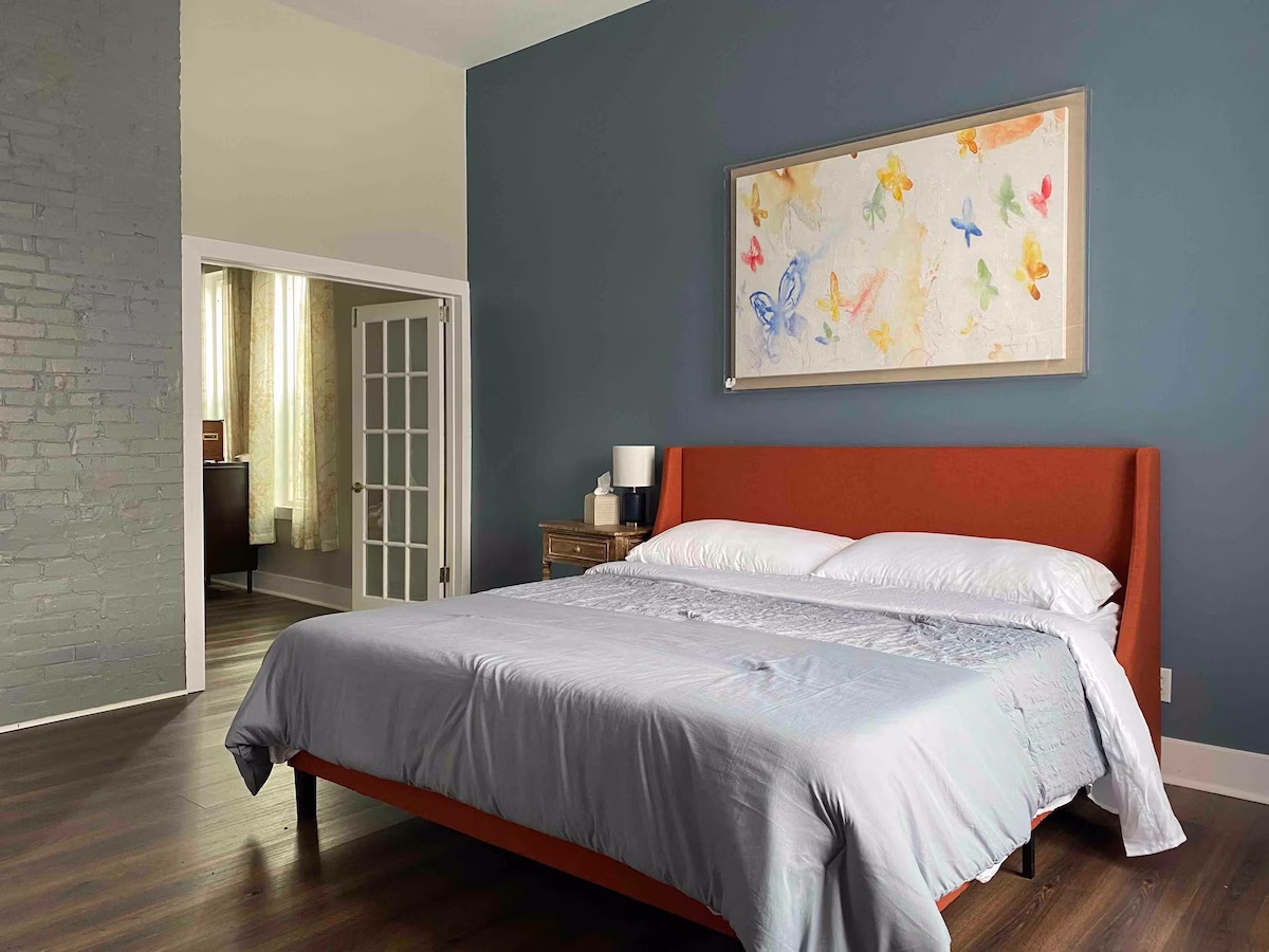 The Washington A – Stylish Downtown Apartment