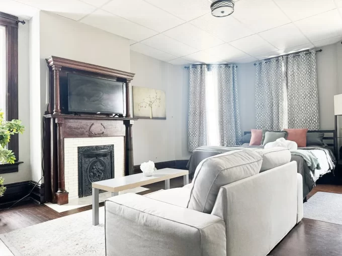Chandler E – Charming Second-Floor Studio in a Historic Home