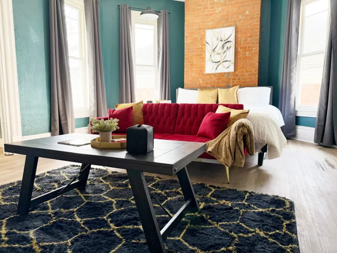 Chandler F – One-Bedroom Apartment with Timeless Charm